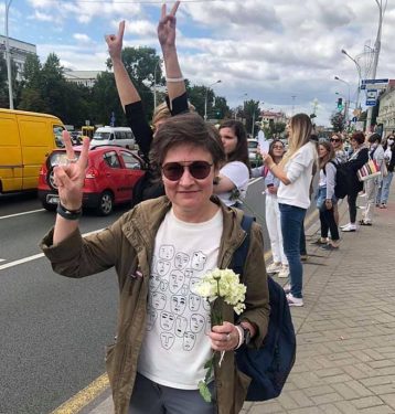 Olga Shparaga auf einer Demonstration in Minsk. Foto: Violetta Savchits